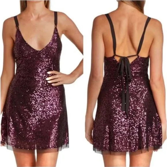 green emerald velvet dress Lumière Short Dress main image 0